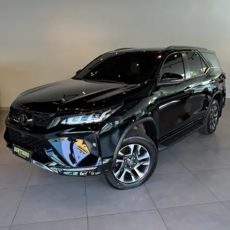 TOYOTA Hilux SW4 2.8 4P SRX 4X4 DIAMOND 7 LUGARES TURBO DIESEL AUTOM�TICO, Foto 1