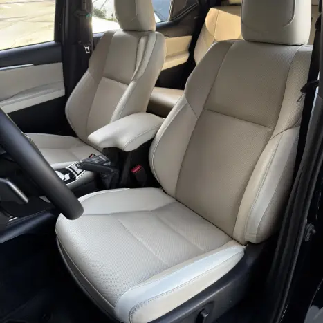 TOYOTA Hilux SW4 2.8 4P SRX 4X4 DIAMOND 7 LUGARES TURBO DIESEL AUTOM�TICO, Foto 4