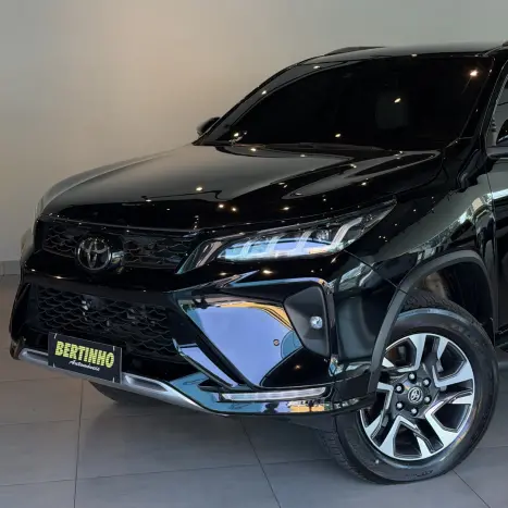 TOYOTA Hilux SW4 2.8 4P SRX 4X4 DIAMOND 7 LUGARES TURBO DIESEL AUTOM�TICO, Foto 6