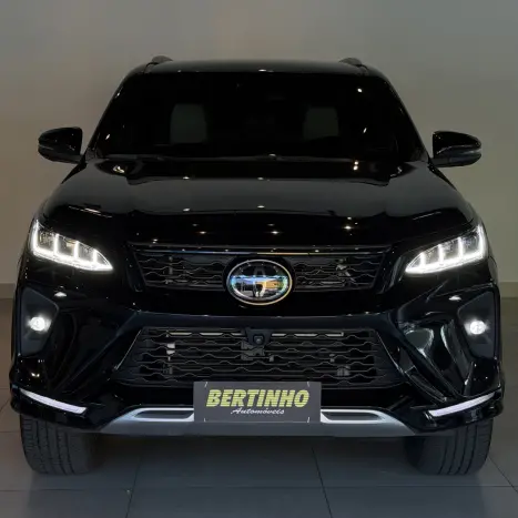 TOYOTA Hilux SW4 2.8 4P SRX 4X4 DIAMOND 7 LUGARES TURBO DIESEL AUTOM�TICO, Foto 9