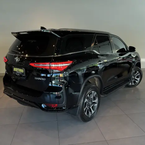 TOYOTA Hilux SW4 2.8 4P SRX 4X4 DIAMOND 7 LUGARES TURBO DIESEL AUTOM�TICO, Foto 11