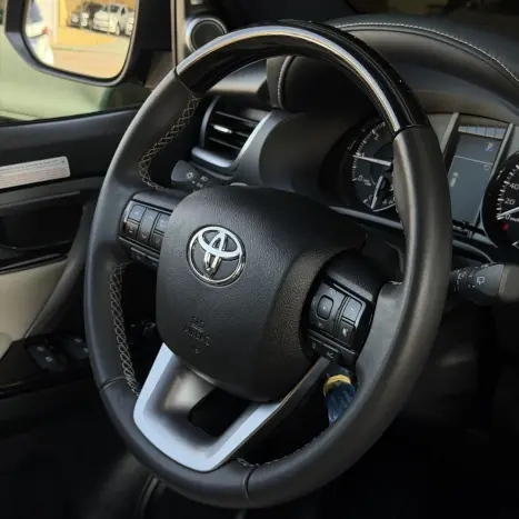 TOYOTA Hilux SW4 2.8 4P SRX 4X4 DIAMOND 7 LUGARES TURBO DIESEL AUTOM�TICO, Foto 14