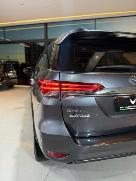 TOYOTA Hilux SW4 2.8 16V 4P SRX 4X4 7 LUGARES TURBO DIESEL AUTOM�TICO, Foto 9