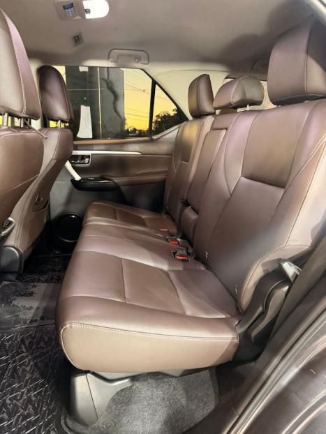 TOYOTA Hilux SW4 2.8 16V 4P SRX 4X4 7 LUGARES TURBO DIESEL AUTOM�TICO, Foto 14