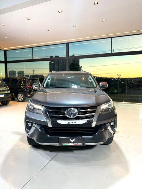 TOYOTA Hilux SW4 2.8 4P SRX 4X4 TURBO DIESEL AUTOM�TICO, Foto 4