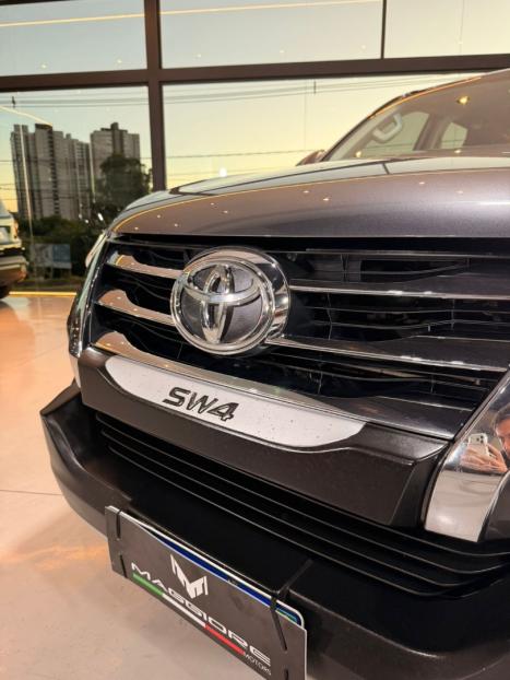 TOYOTA Hilux SW4 2.8 4P SRX 4X4 TURBO DIESEL AUTOM�TICO, Foto 5