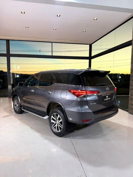 TOYOTA Hilux SW4 2.8 4P SRX 4X4 TURBO DIESEL AUTOM�TICO, Foto 6