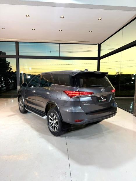 TOYOTA Hilux SW4 2.8 4P SRX 4X4 TURBO DIESEL AUTOM�TICO, Foto 8