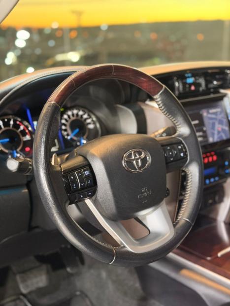 TOYOTA Hilux SW4 2.8 4P SRX 4X4 TURBO DIESEL AUTOM�TICO, Foto 11