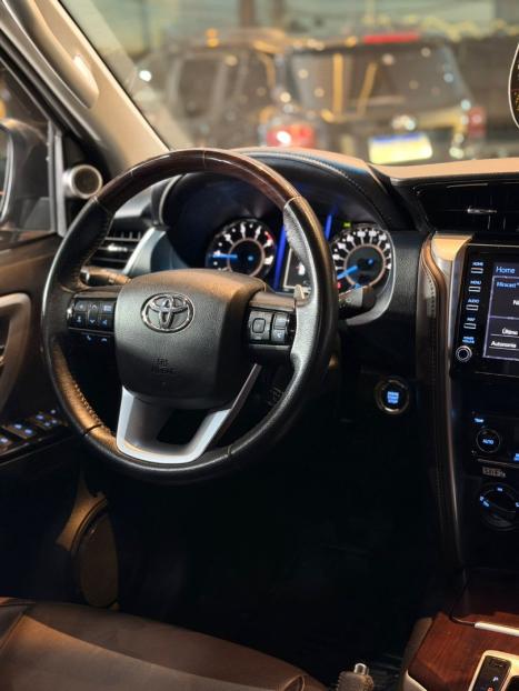 TOYOTA Hilux SW4 2.8 4P SRX 4X4 TURBO DIESEL AUTOM�TICO, Foto 13