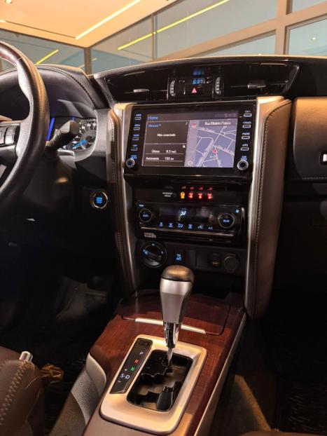 TOYOTA Hilux SW4 2.8 4P SRX 4X4 TURBO DIESEL AUTOM�TICO, Foto 16