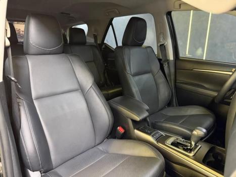 TOYOTA Hilux SW4 2.8 16V 4P SRX 4X4 7 LUGARES TURBO DIESEL AUTOM�TICO, Foto 16