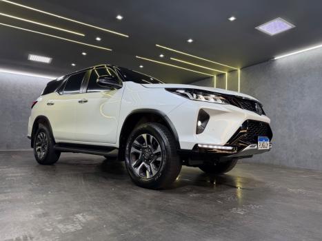 TOYOTA Hilux SW4 2.8 4P SRX 4X4 DIAMOND 7 LUGARES TURBO DIESEL AUTOM�TICO, Foto 4