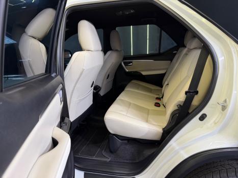 TOYOTA Hilux SW4 2.8 4P SRX 4X4 DIAMOND 7 LUGARES TURBO DIESEL AUTOM�TICO, Foto 8