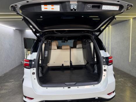 TOYOTA Hilux SW4 2.8 4P SRX 4X4 DIAMOND 7 LUGARES TURBO DIESEL AUTOM�TICO, Foto 13