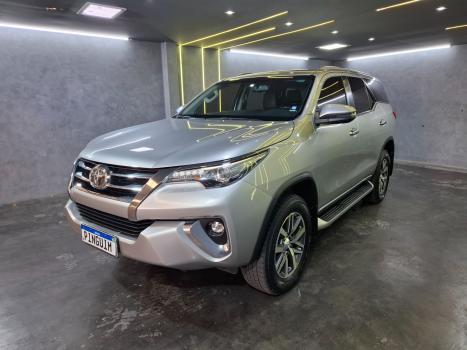 TOYOTA Hilux SW4 2.8 4P SRX 4X4 TURBO DIESEL AUTOM�TICO, Foto 4