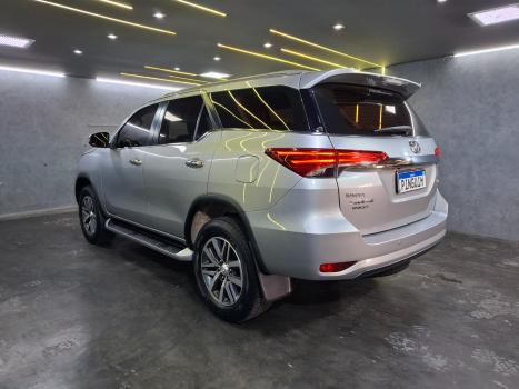 TOYOTA Hilux SW4 2.8 4P SRX 4X4 TURBO DIESEL AUTOM�TICO, Foto 5