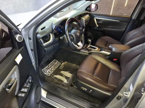 TOYOTA Hilux SW4 2.8 4P SRX 4X4 TURBO DIESEL AUTOM�TICO, Foto 8