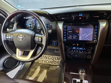 TOYOTA Hilux SW4 2.8 4P SRX 4X4 TURBO DIESEL AUTOM�TICO, Foto 10