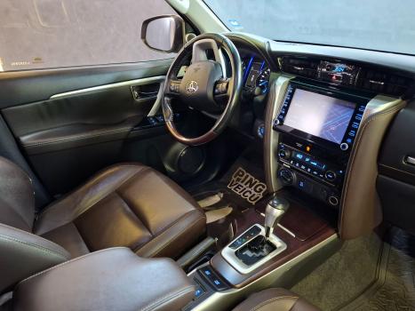 TOYOTA Hilux SW4 2.8 4P SRX 4X4 TURBO DIESEL AUTOM�TICO, Foto 11