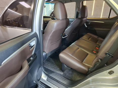 TOYOTA Hilux SW4 2.8 4P SRX 4X4 TURBO DIESEL AUTOM�TICO, Foto 13