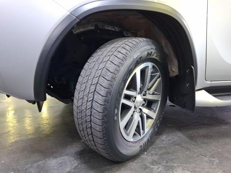 TOYOTA Hilux SW4 2.8 4P SRX 4X4 TURBO DIESEL AUTOM�TICO, Foto 16