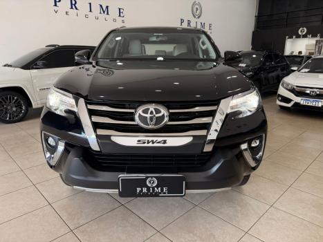 TOYOTA Hilux SW4 2.8 4P SRX 4X4 DIAMOND 7 LUGARES TURBO DIESEL AUTOM�TICO, Foto 2