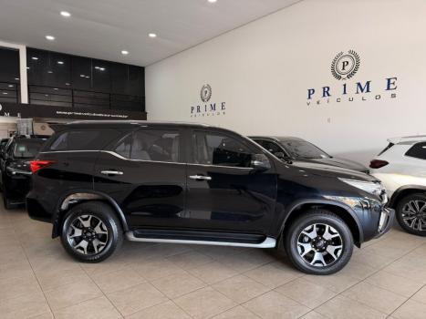 TOYOTA Hilux SW4 2.8 4P SRX 4X4 DIAMOND 7 LUGARES TURBO DIESEL AUTOM�TICO, Foto 3