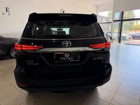 TOYOTA Hilux SW4 2.8 4P SRX 4X4 DIAMOND 7 LUGARES TURBO DIESEL AUTOM�TICO, Foto 4