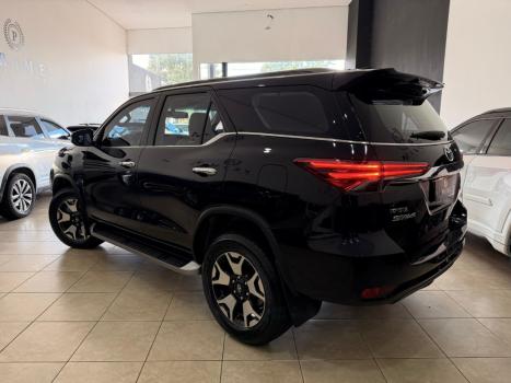 TOYOTA Hilux SW4 2.8 4P SRX 4X4 DIAMOND 7 LUGARES TURBO DIESEL AUTOM�TICO, Foto 5