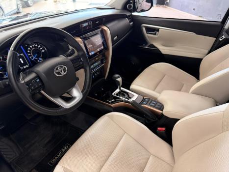 TOYOTA Hilux SW4 2.8 4P SRX 4X4 DIAMOND 7 LUGARES TURBO DIESEL AUTOM�TICO, Foto 8