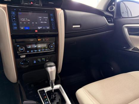 TOYOTA Hilux SW4 2.8 4P SRX 4X4 DIAMOND 7 LUGARES TURBO DIESEL AUTOM�TICO, Foto 11