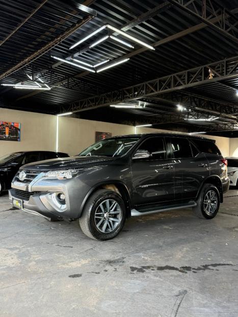 TOYOTA Hilux SW4 2.8 4P SRX 4X4 TURBO DIESEL AUTOM�TICO, Foto 2