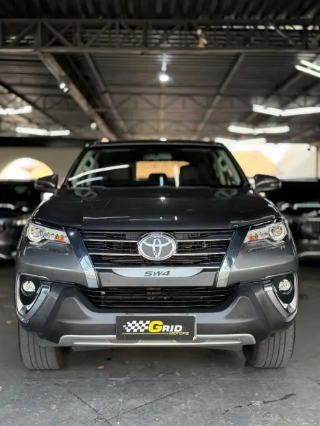 TOYOTA Hilux SW4 2.8 4P SRX 4X4 TURBO DIESEL AUTOM�TICO, Foto 4