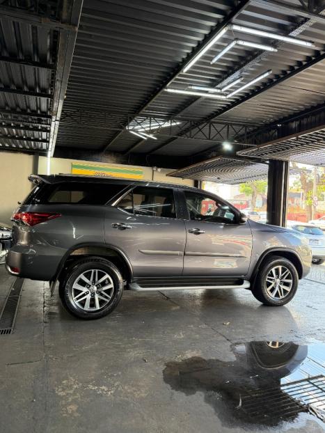 TOYOTA Hilux SW4 2.8 4P SRX 4X4 TURBO DIESEL AUTOM�TICO, Foto 6