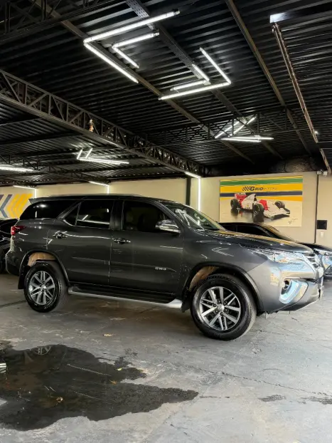 TOYOTA Hilux SW4 2.8 4P SRX 4X4 TURBO DIESEL AUTOM�TICO, Foto 7