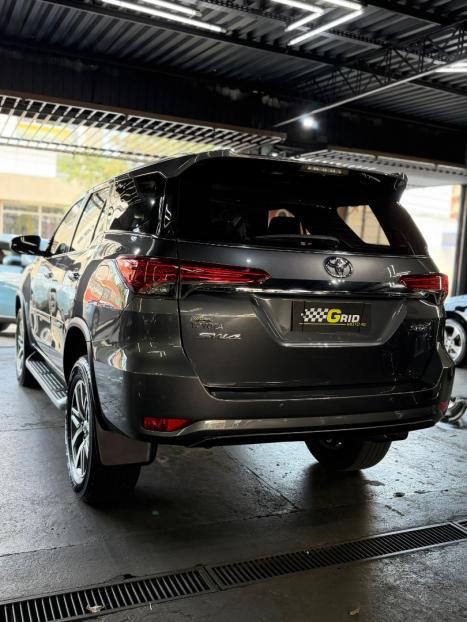 TOYOTA Hilux SW4 2.8 4P SRX 4X4 TURBO DIESEL AUTOM�TICO, Foto 9