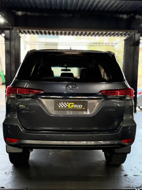 TOYOTA Hilux SW4 2.8 4P SRX 4X4 TURBO DIESEL AUTOM�TICO, Foto 10