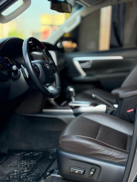 TOYOTA Hilux SW4 2.8 4P SRX 4X4 TURBO DIESEL AUTOM�TICO, Foto 11