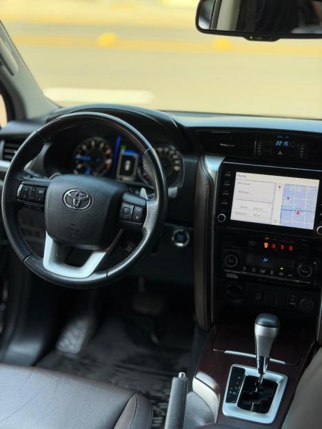 TOYOTA Hilux SW4 2.8 4P SRX 4X4 TURBO DIESEL AUTOM�TICO, Foto 13