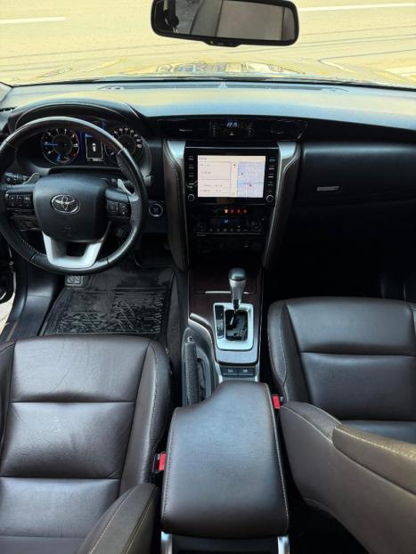 TOYOTA Hilux SW4 2.8 4P SRX 4X4 TURBO DIESEL AUTOM�TICO, Foto 15