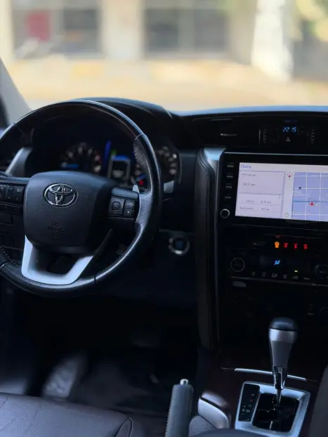 TOYOTA Hilux SW4 2.8 4P SRX 4X4 TURBO DIESEL AUTOM�TICO, Foto 16