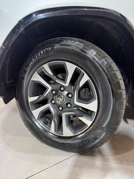 TOYOTA Hilux SW4 2.8 4P SRX 4X4 DIAMOND 7 LUGARES TURBO DIESEL AUTOM�TICO, Foto 4