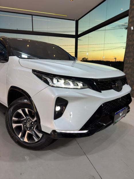 TOYOTA Hilux SW4 2.8 4P SRX 4X4 DIAMOND 7 LUGARES TURBO DIESEL AUTOM�TICO, Foto 6