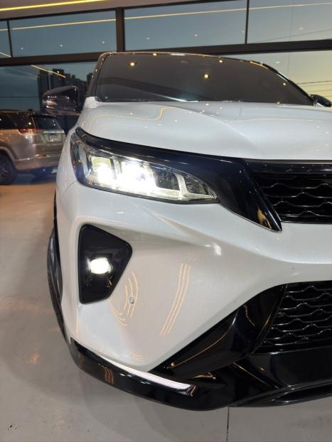 TOYOTA Hilux SW4 2.8 4P SRX 4X4 DIAMOND 7 LUGARES TURBO DIESEL AUTOM�TICO, Foto 7