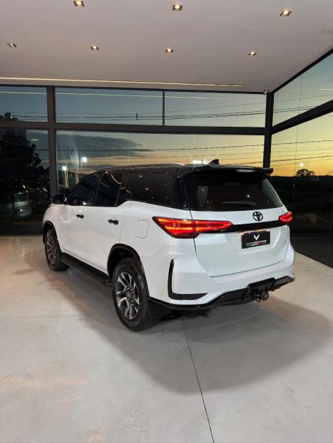 TOYOTA Hilux SW4 2.8 4P SRX 4X4 DIAMOND 7 LUGARES TURBO DIESEL AUTOM�TICO, Foto 9