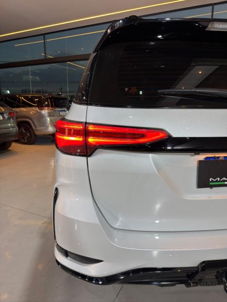 TOYOTA Hilux SW4 2.8 4P SRX 4X4 DIAMOND 7 LUGARES TURBO DIESEL AUTOM�TICO, Foto 10