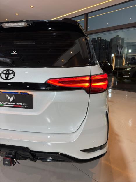 TOYOTA Hilux SW4 2.8 4P SRX 4X4 DIAMOND 7 LUGARES TURBO DIESEL AUTOM�TICO, Foto 11