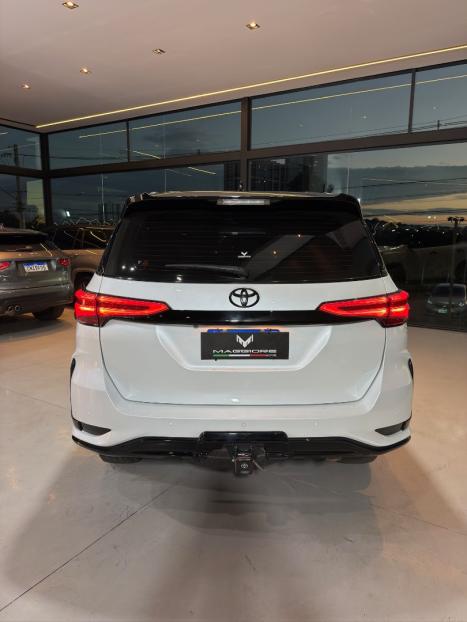 TOYOTA Hilux SW4 2.8 4P SRX 4X4 DIAMOND 7 LUGARES TURBO DIESEL AUTOM�TICO, Foto 12