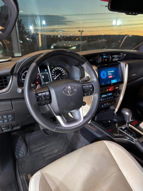 TOYOTA Hilux SW4 2.8 4P SRX 4X4 DIAMOND 7 LUGARES TURBO DIESEL AUTOM�TICO, Foto 14